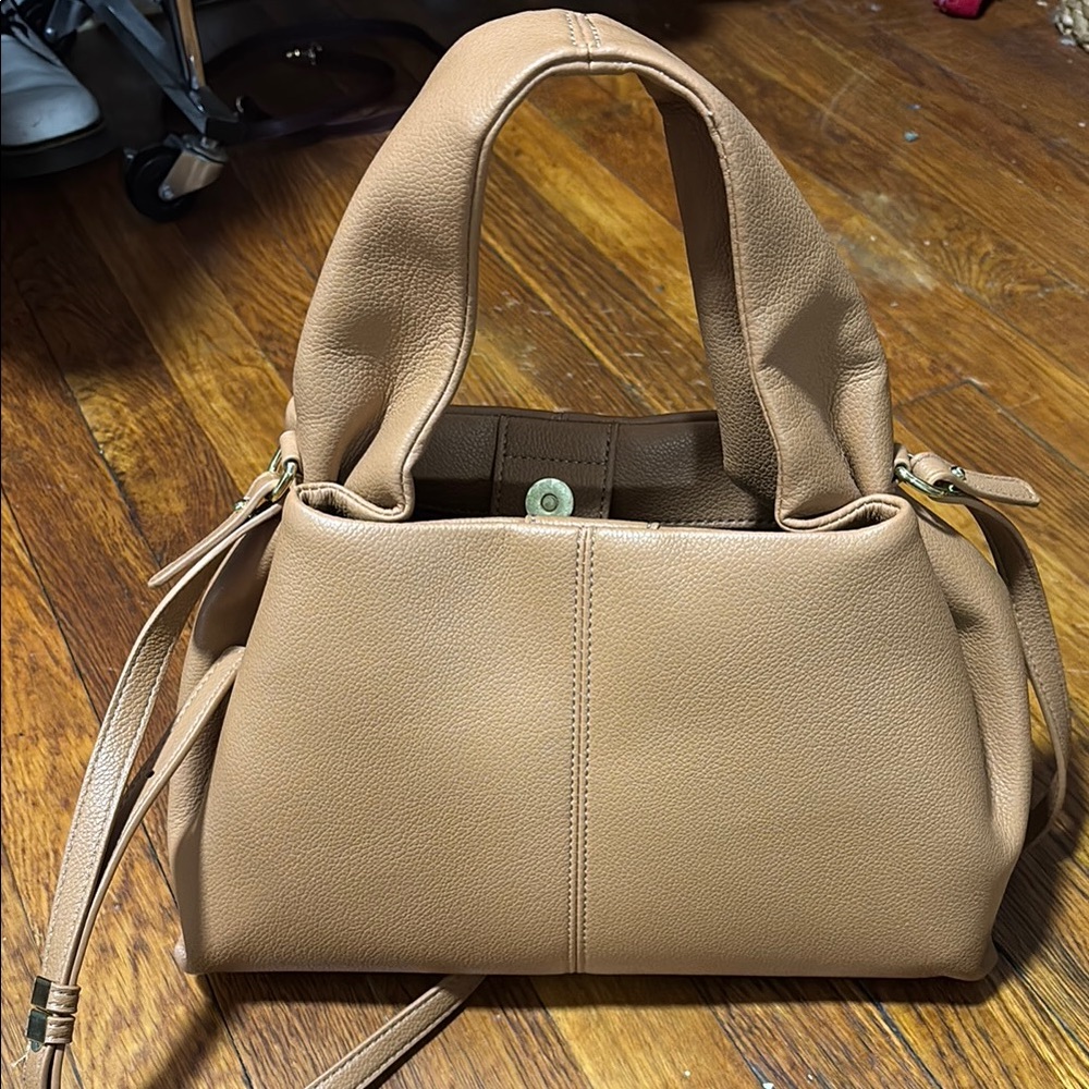 Elegant Tan Leather Handbag